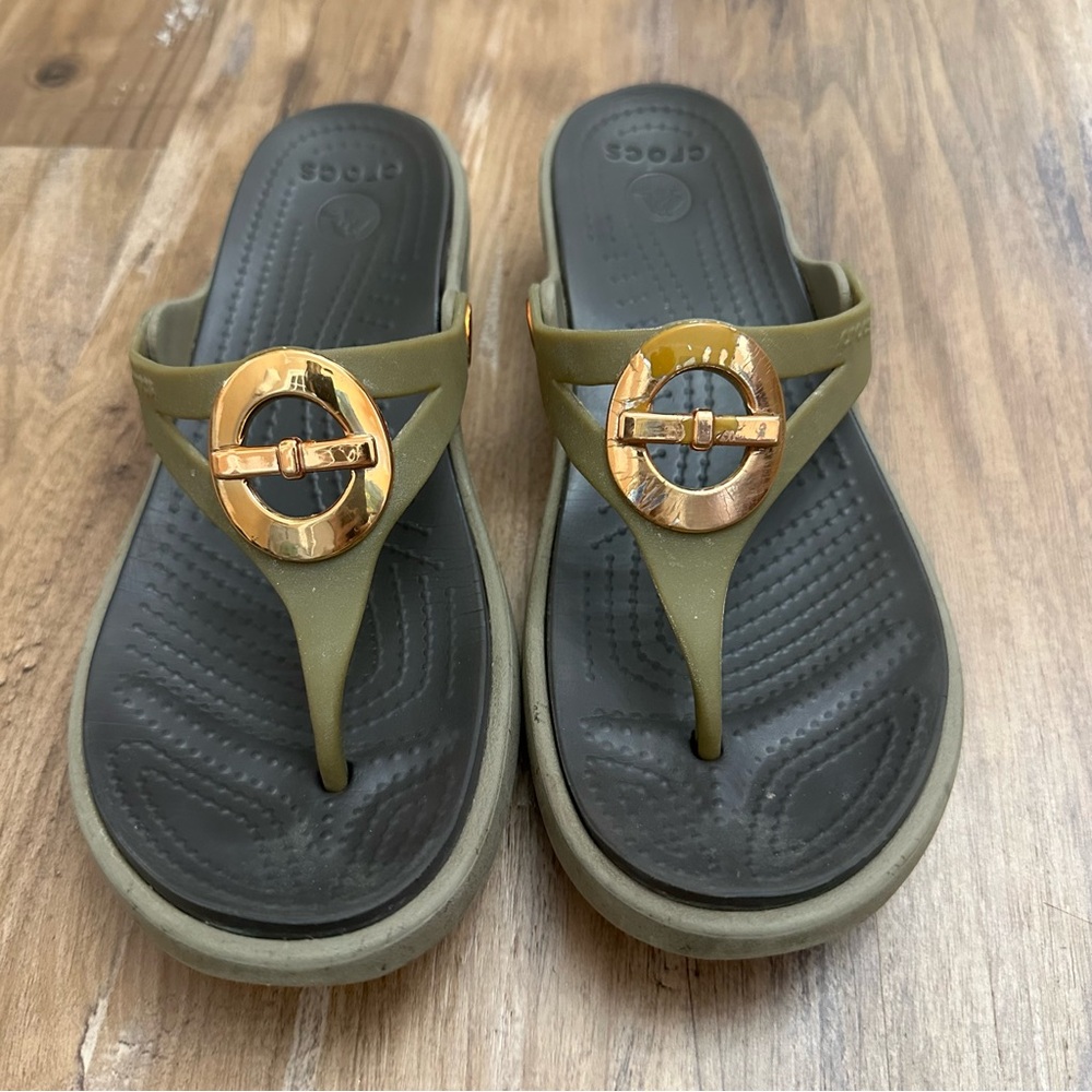 Crocs Women’s Sanrah Wedge Sandals Gold Ring Thong Flip Flops